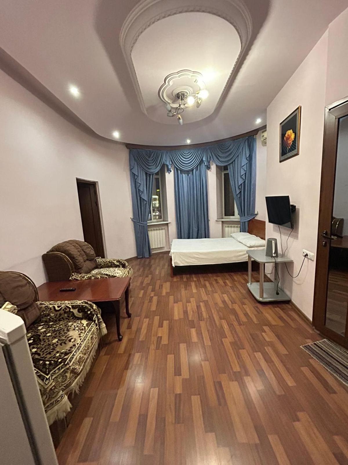 Manand Hotel Erivan Exterior foto