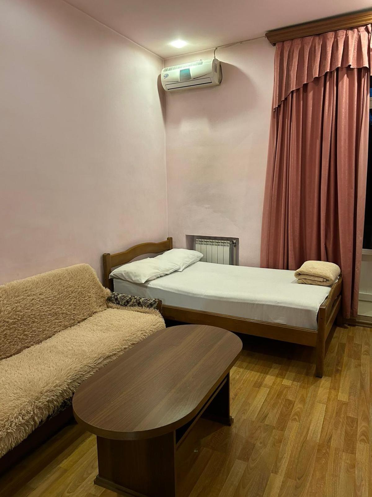 Manand Hotel Erivan Exterior foto