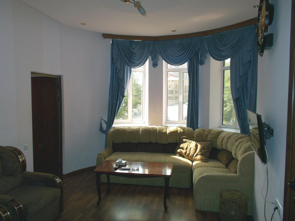 Manand Hotel Erivan Exterior foto