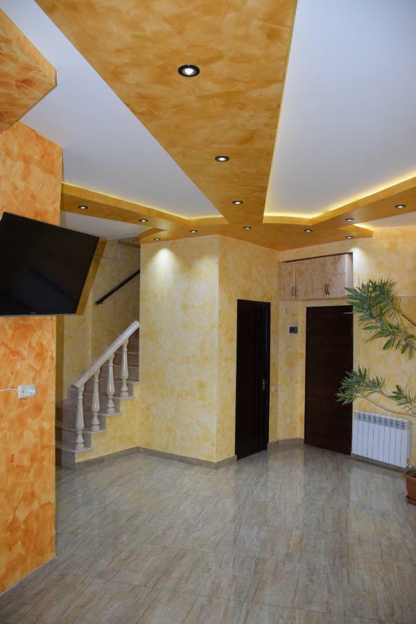 Manand Hotel Erivan Exterior foto