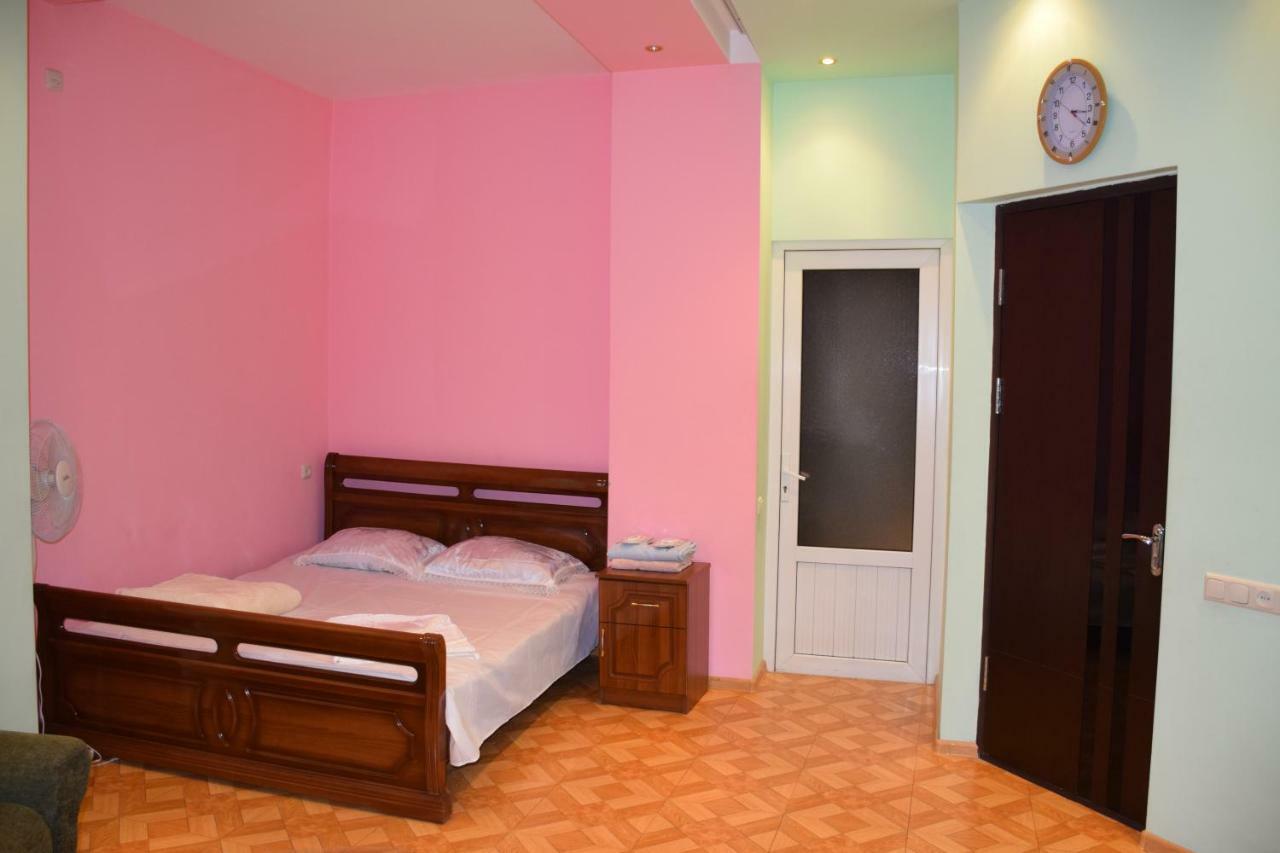 Manand Hotel Erivan Exterior foto